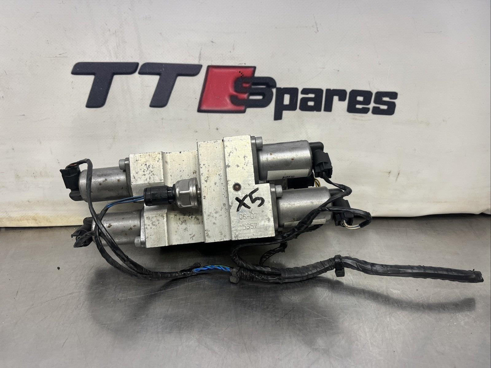 BMW X5 E70 E71 Valve Block Dynamic Drive Front Axle Hydraulic Pump 6772311 2009
