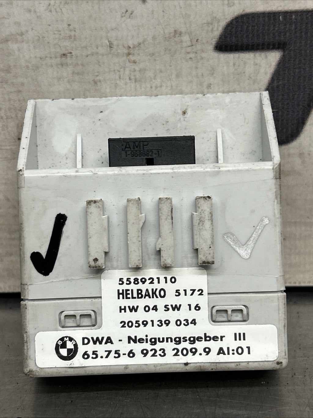 55892110  Helbako BMW  With Plug CENTRAL LOCKING & ALARM SYSTEM MODULE