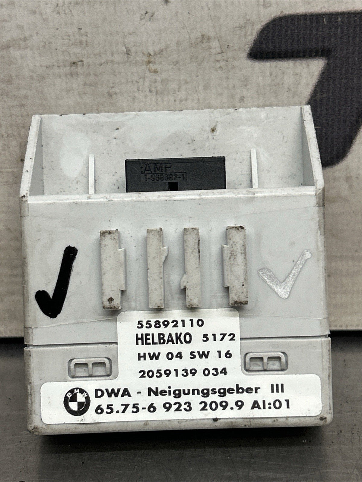 55892110  Helbako BMW  With Plug CENTRAL LOCKING & ALARM SYSTEM MODULE