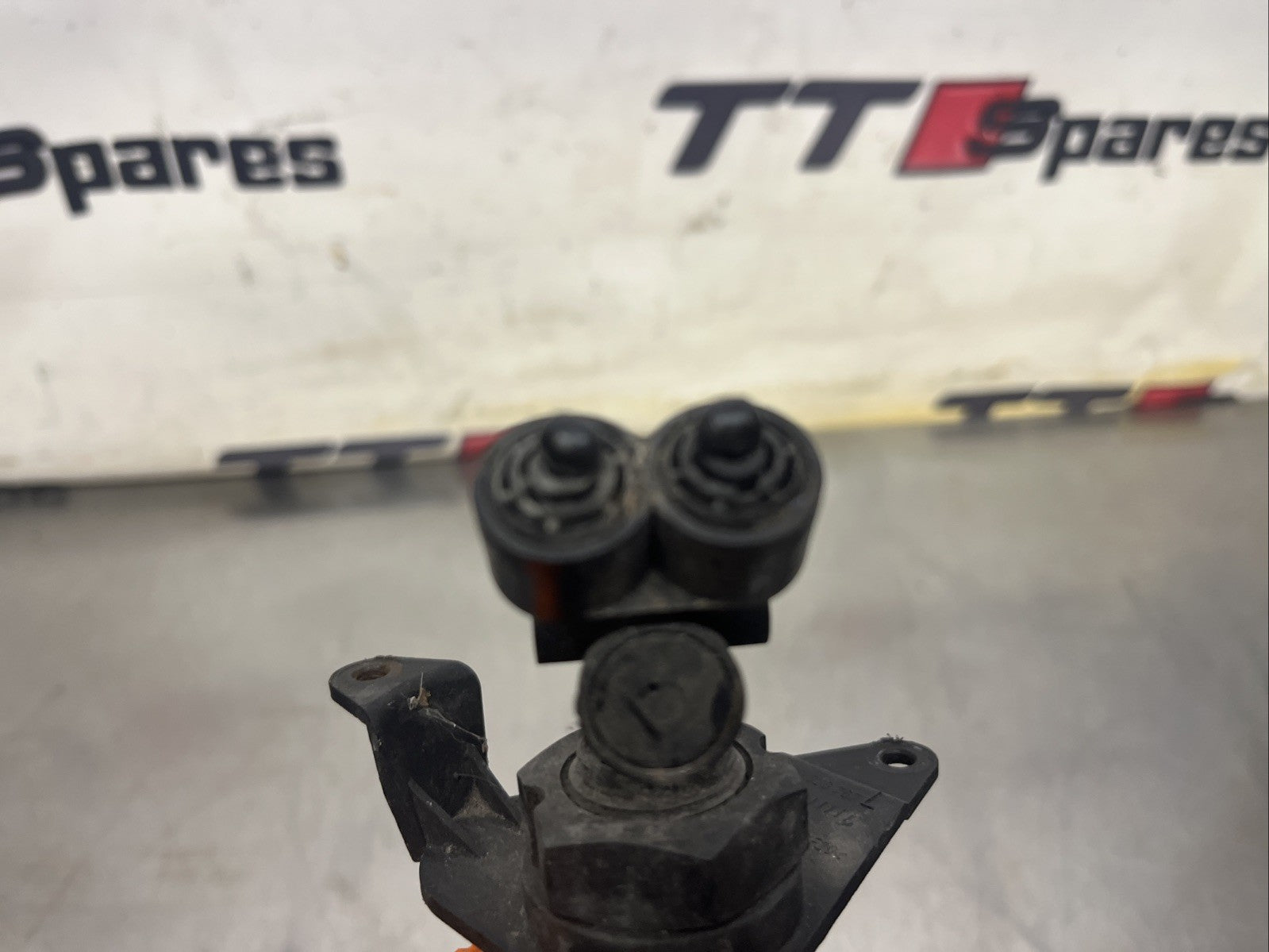 Audi TT Mk1 8N 1998-2006 Passenger/Left/NS Xenon Headlight Washer Jet 8N0955101
