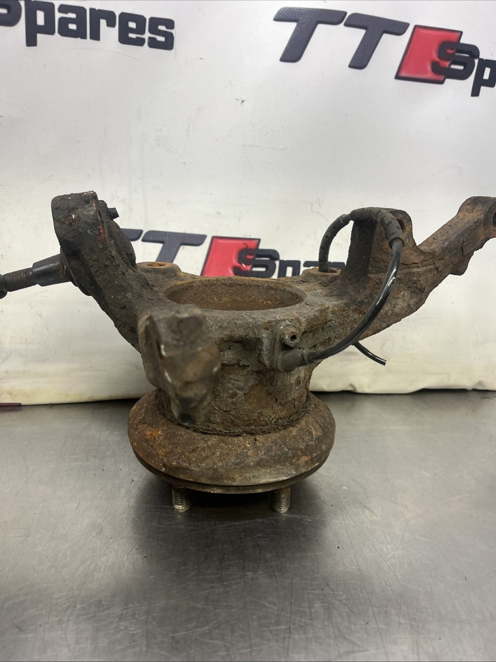 RANGE ROVER VOGUE L322 N/S PASSENGER SIDE LEFT FRONT WHEEL HUB