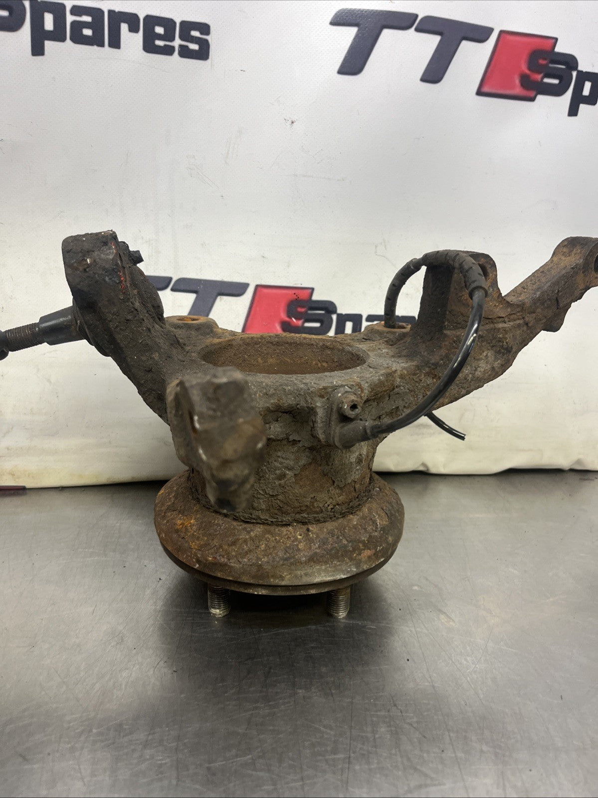 RANGE ROVER VOGUE L322 N/S PASSENGER SIDE LEFT FRONT WHEEL HUB