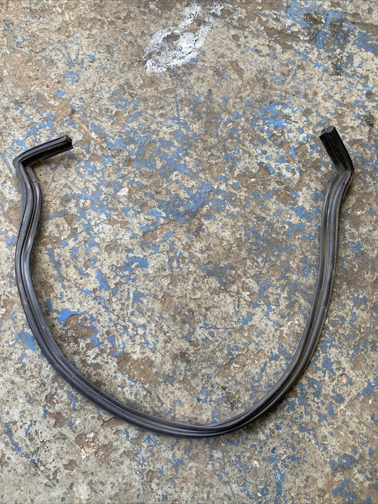 Audi TT Mk1 8n Under Bonnet Seat Scuttle Seal Engine Bay Rubber