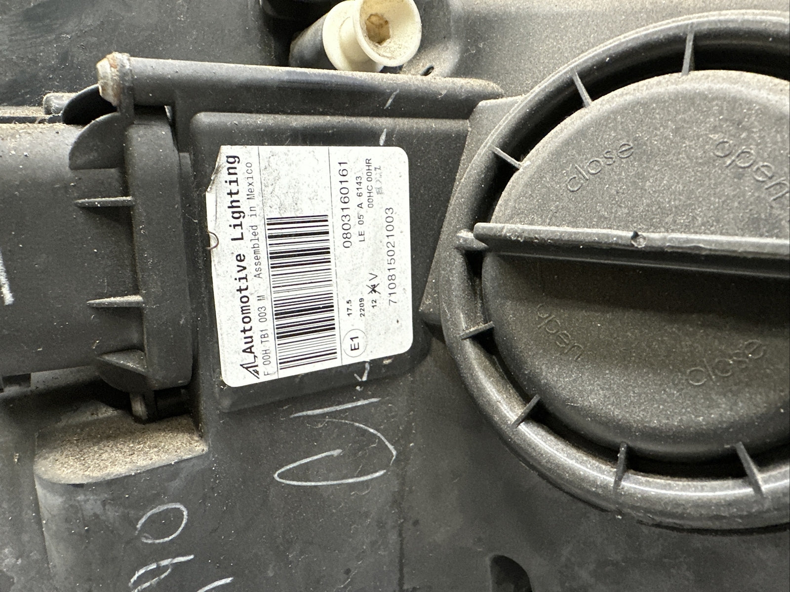 7158931 BMW X5 E70 2008 RHD left headlight