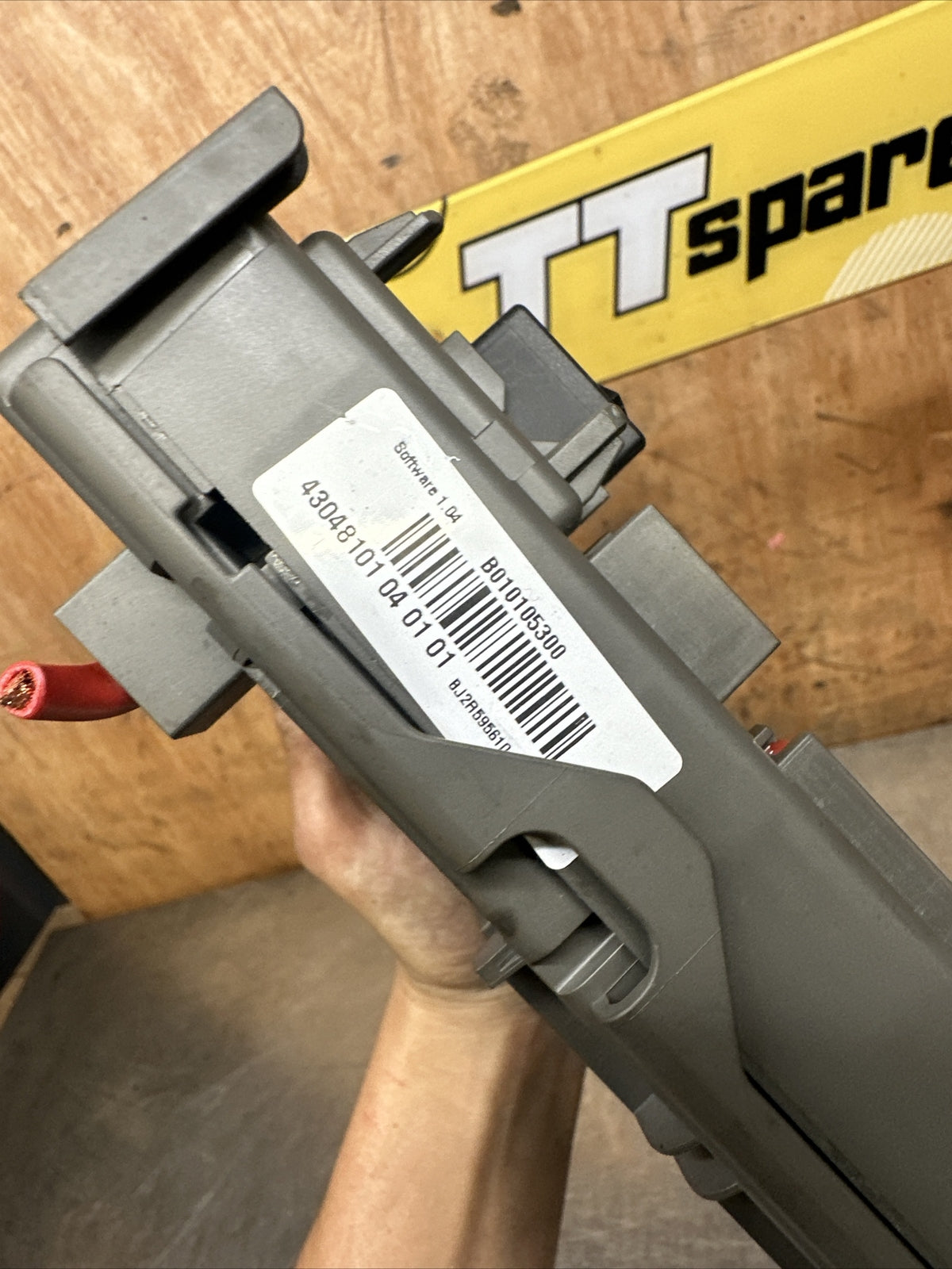 B010105300 BMW E70 FUSE BOX POWER DISTRIBUTION BOX