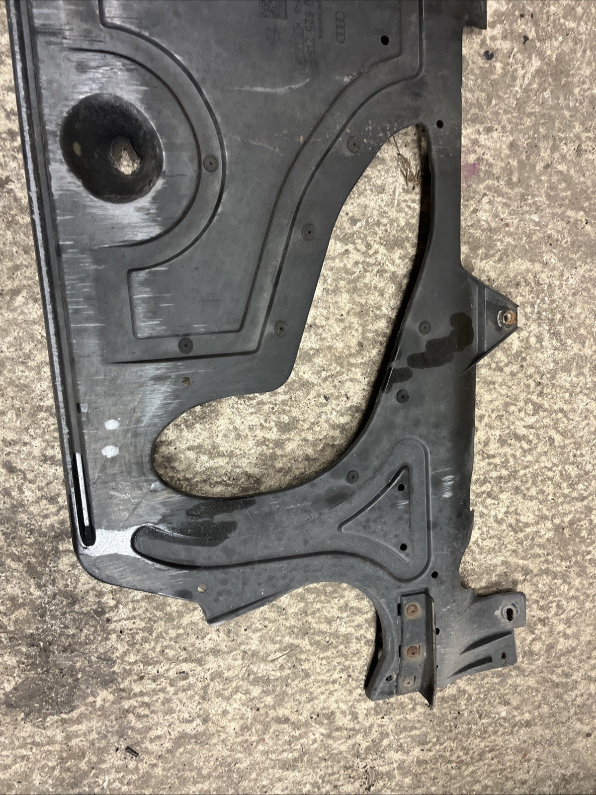 8n0825213e Mk1 TT Fwd Rear Undertray Good Condition