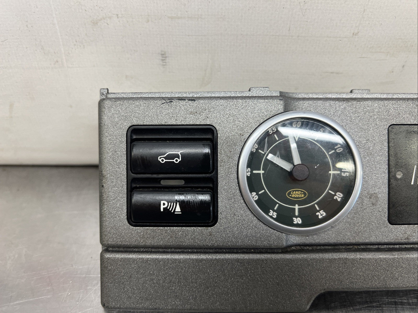 Range Rover L322 ride height & tailgate release switch YUL000072PUY 2003