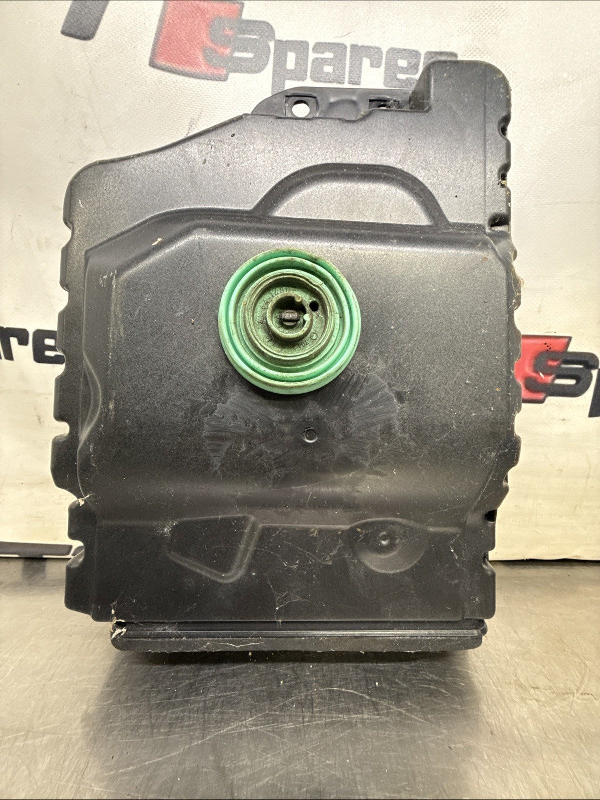 BMW 1 SERIES HARMAN SUBWOOFER WITH COVER DRIVER RIGHT SIDE 9232126 F20 F21 F22