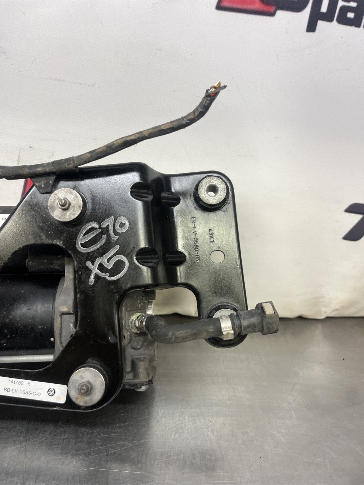 BMW EX5 E70 AIR RIDE SUSPENSION PUMP MODULE COMPRESSOR  6775479-02  6775479-02