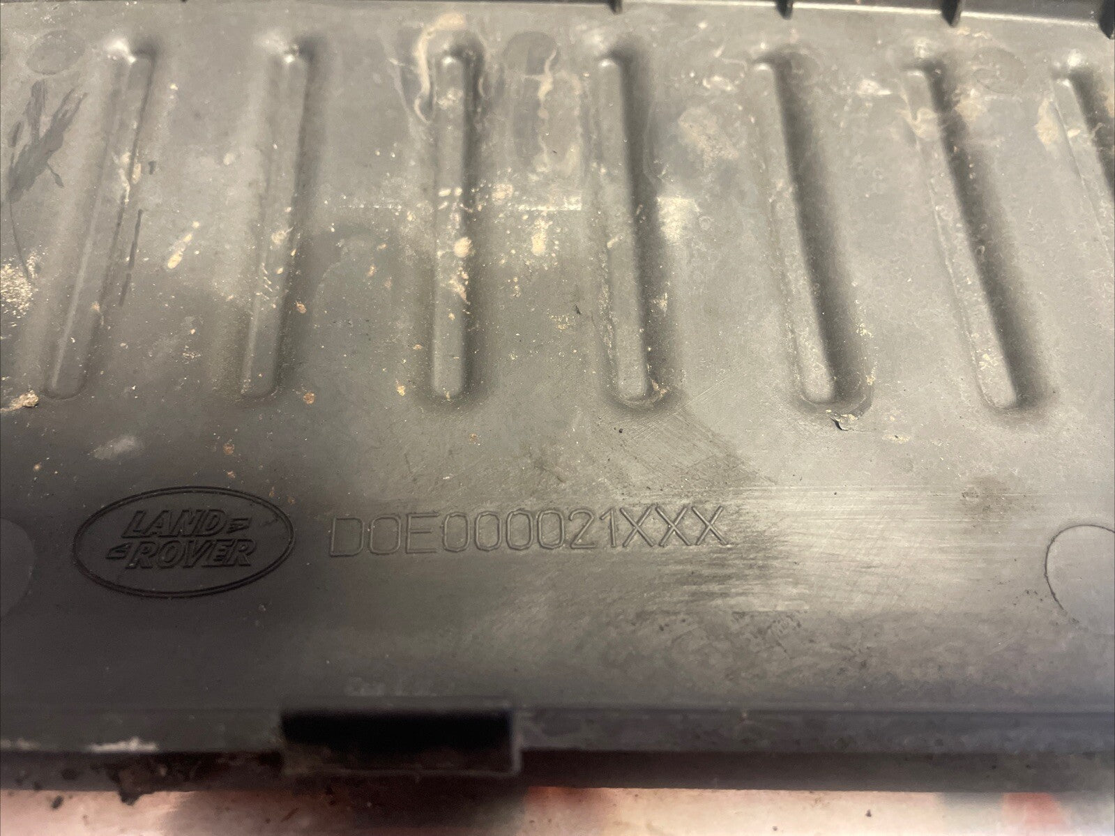 GENUINE RANGE ROVER SPORT 2005 - 2012 TAILAGTE SCUFF PLATE LR007322