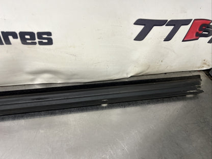 Auti TT Mk1 8N Coupe Exterior Door Window Seal Strip Front Right O/S 8N8837478A