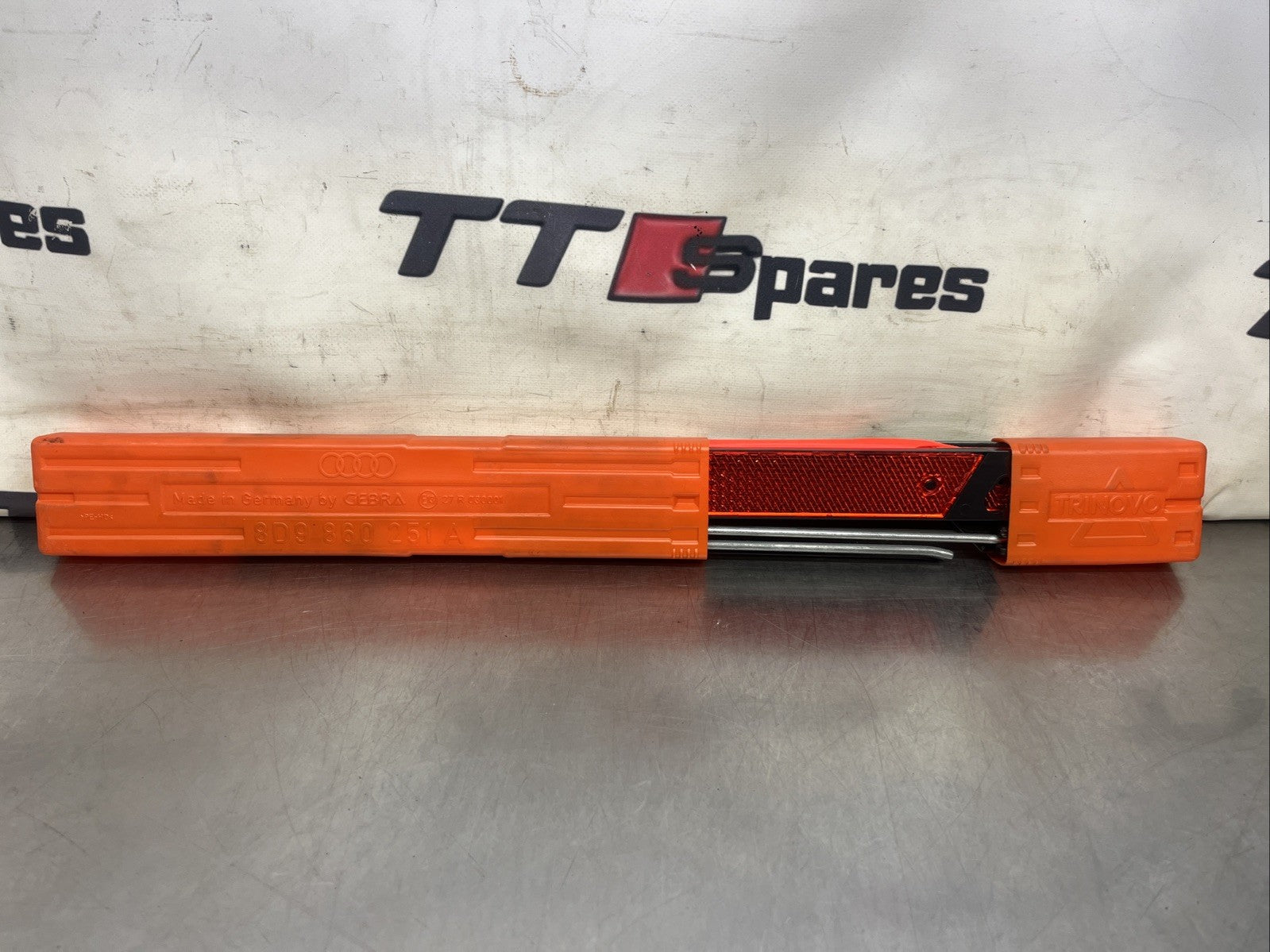 AUDI TT 8N MK1 Hazard Warning Triangle 8D9860251A 3.2 Petrol 184kw 2006