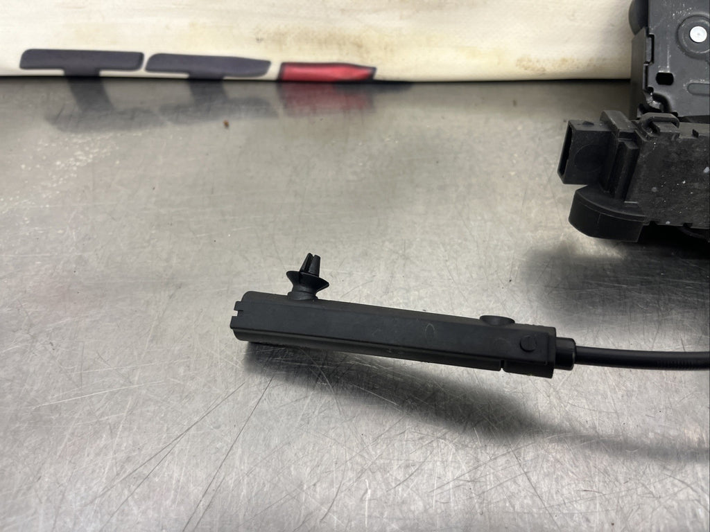 AUDI TT MK2 8J REAR TAILAGATE BOOT LOCK CATCH LATCH MECHANISM 8P4827505C