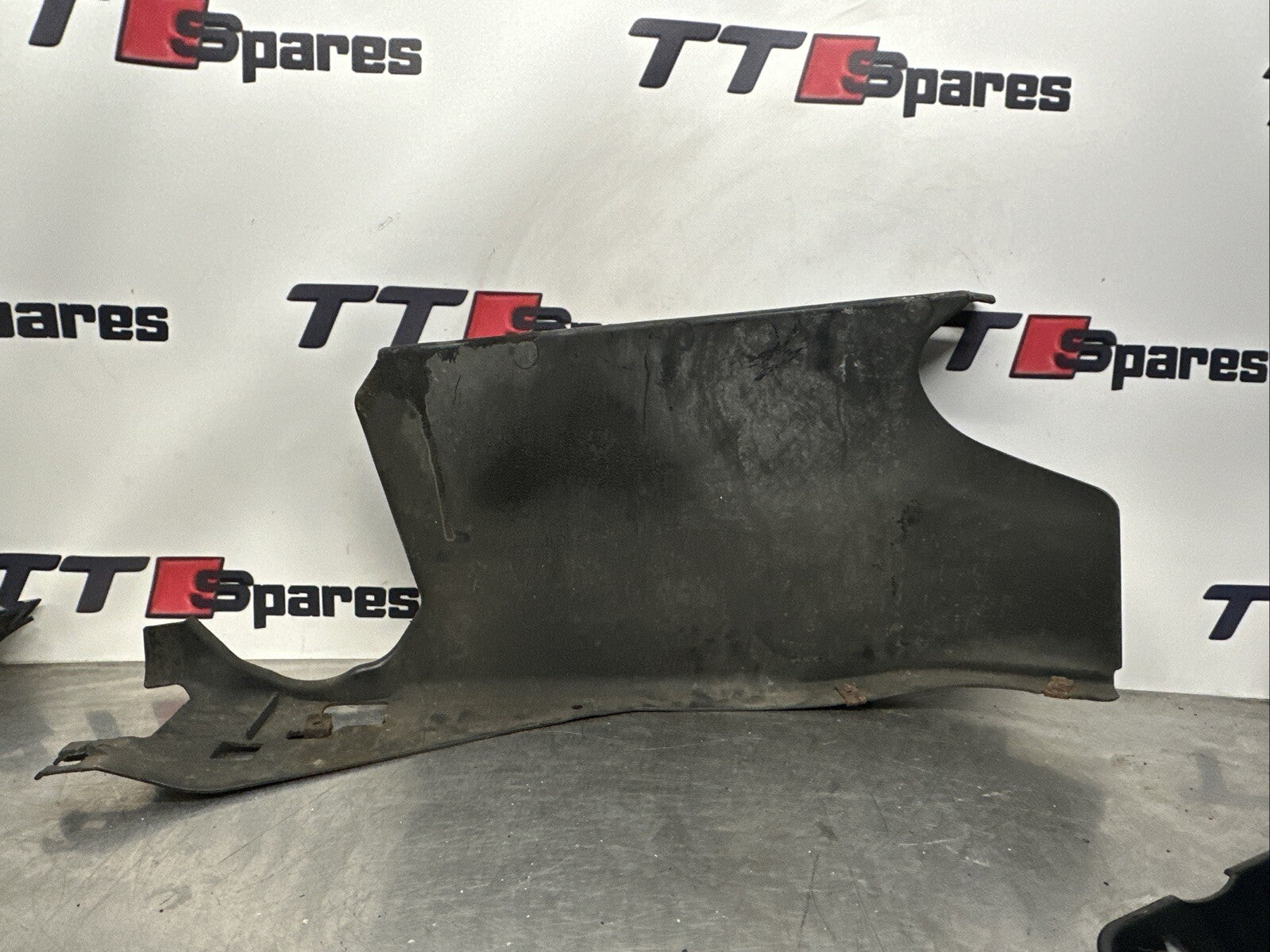 Audi TT 8N MK1 3.2 V6 DSG Offside Right Splash Guard Undertray Mount 8N0825250H