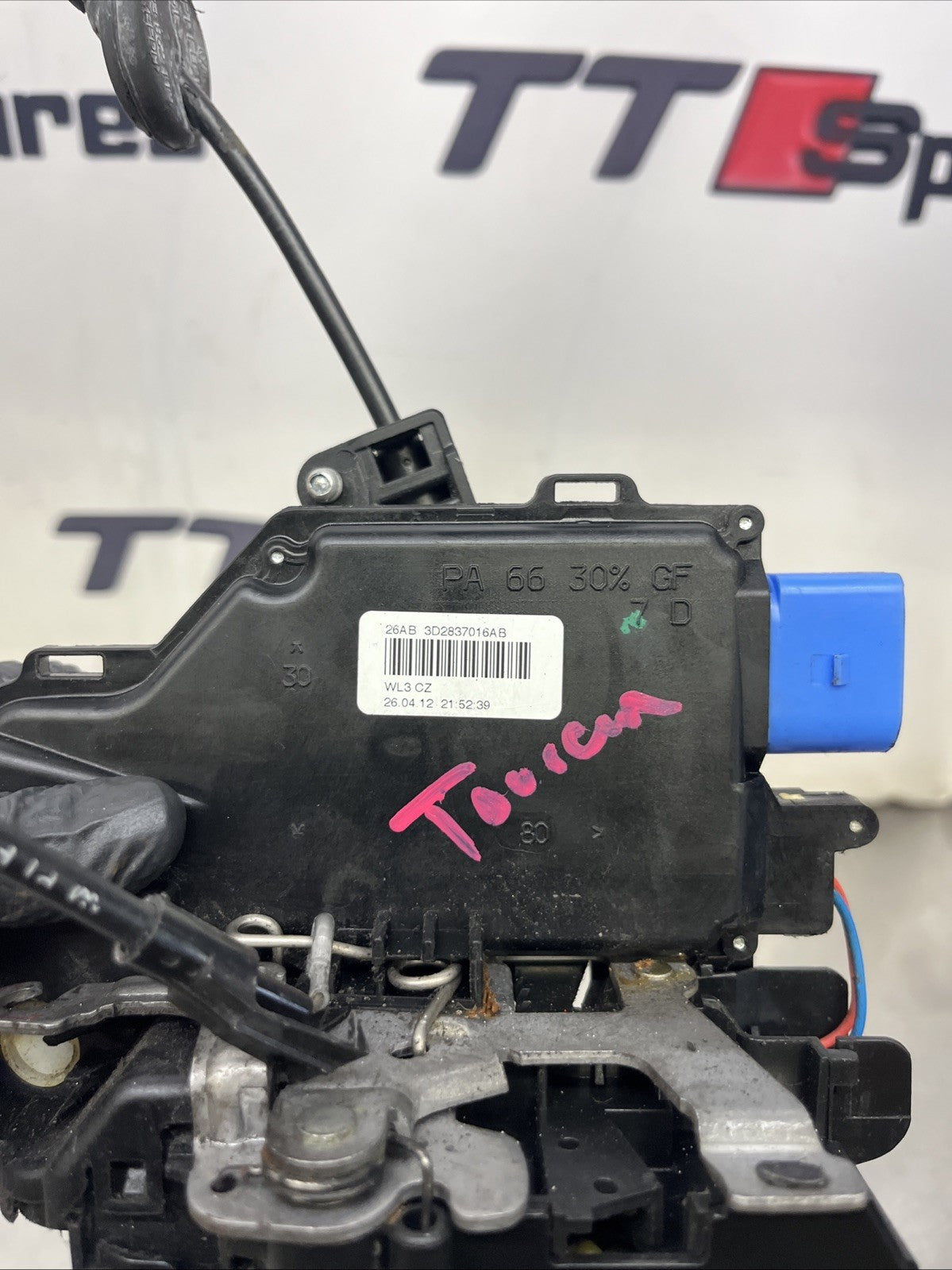 2014 VW VOLKSWAGEN TOURAN MK2 3D2837016AB OFFSIDE RIGHT FRONT DOOR LOCK LATCH
