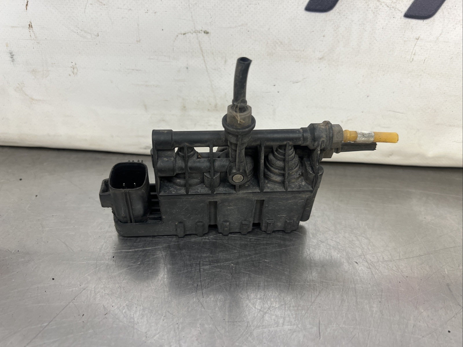 Land Rover Discovery 3 04-09 Front Air Suspension Relief Valve RVH00095