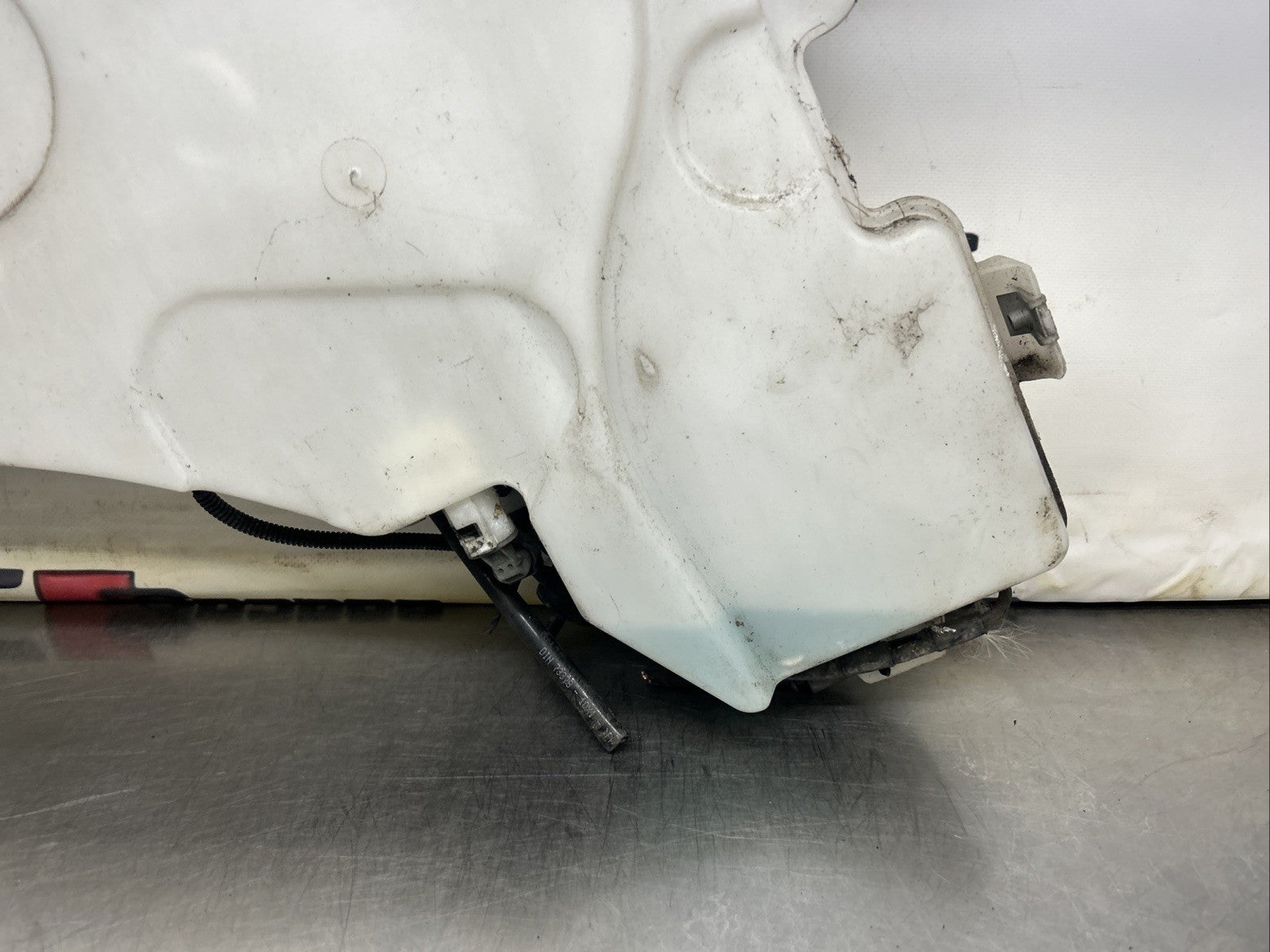 BMW  X5 X6 E70 E71 Headlight Windscreen Washer Bottle Reservoir and Pump 7190998