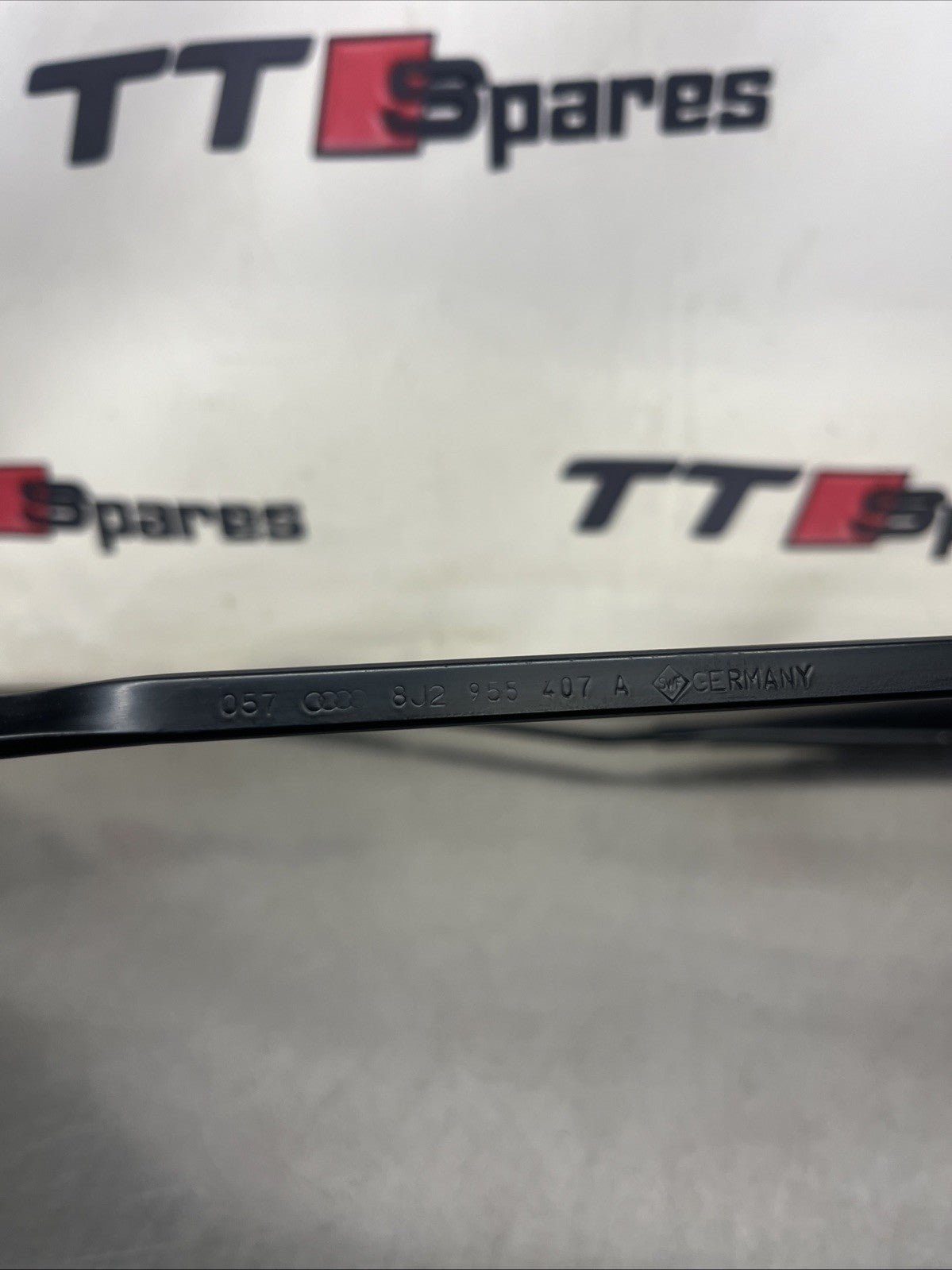 Audi TT 8J Mk2 Pair of Windscreen Wiper Arms 8J2955408B