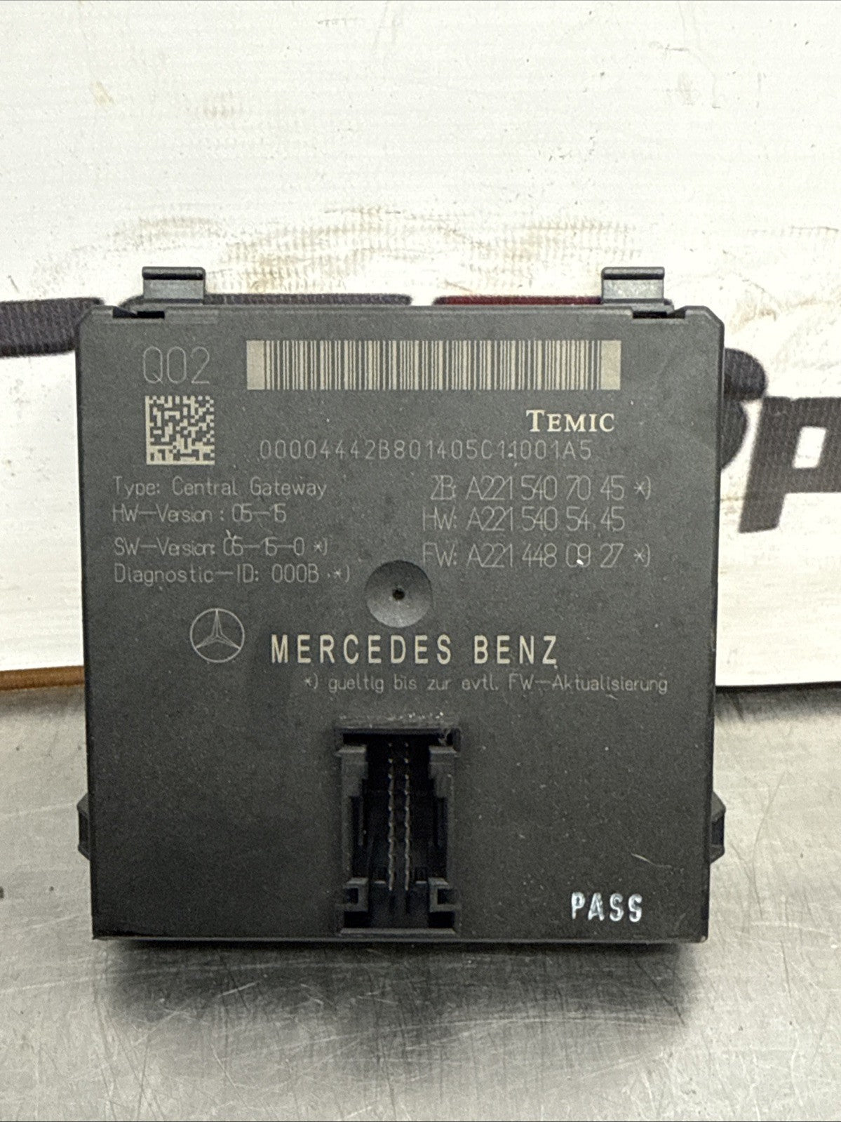 2006-2013 Mercedes S Class W221 Central Gateway Control Module ECU A2215407045