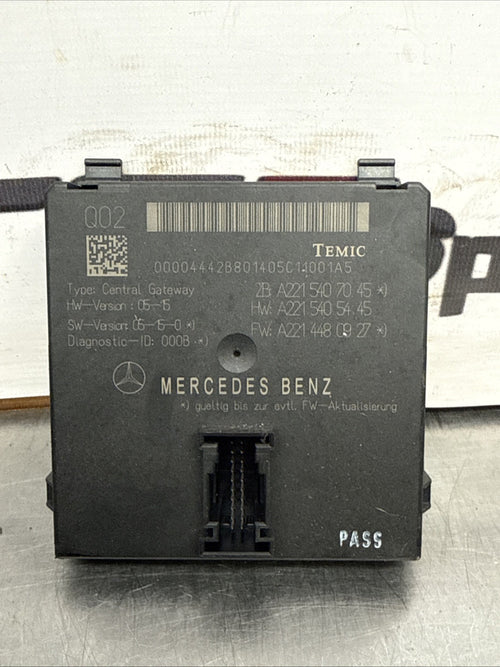2006-2013 Mercedes S Class W221 Central Gateway Control Module ECU A2215407045