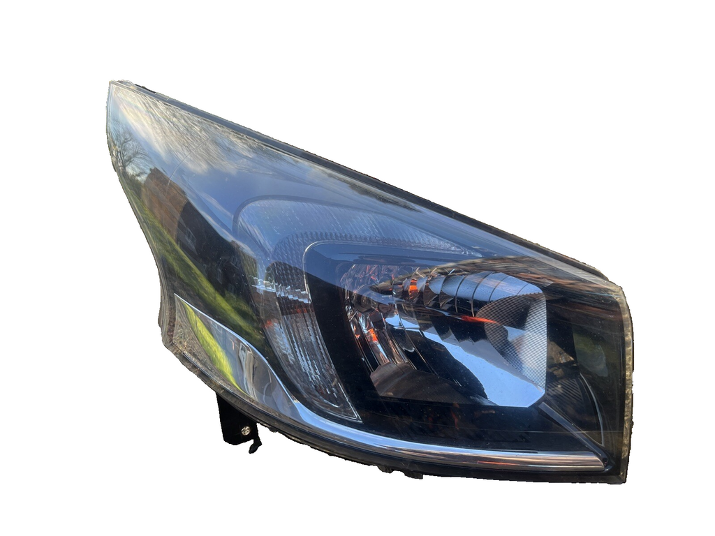 Vauxhall Vivaro X82 14-18 Pre-Facelift Drivers Right Headlight 260101200R