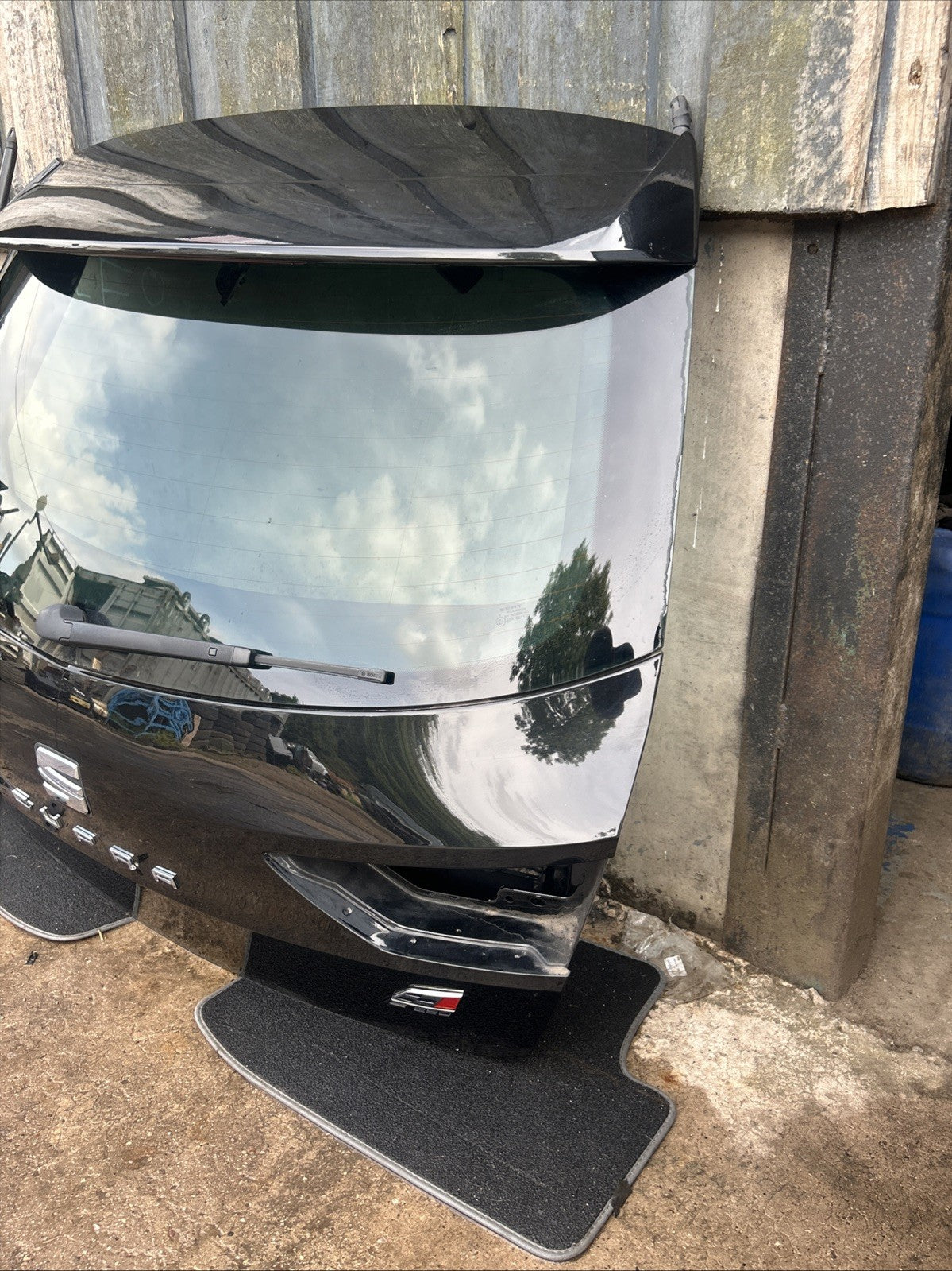 17-20 SEAT LEON CUPRA MK3 Black LZ5C COMPLETE BOOT LID  *NO LIGHTS*