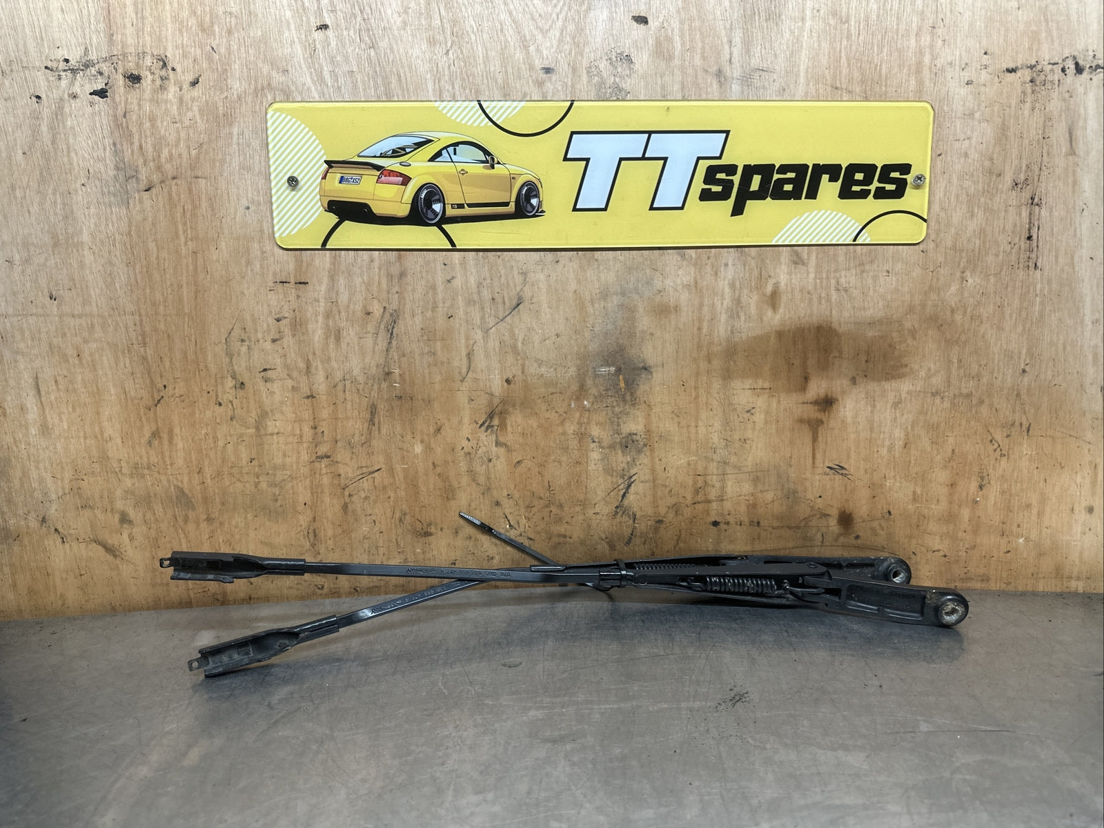 AUDI TT 8J MK2 2010 FRONT WINDSCREEN WIPER ARMS PAIR 8J2955407A