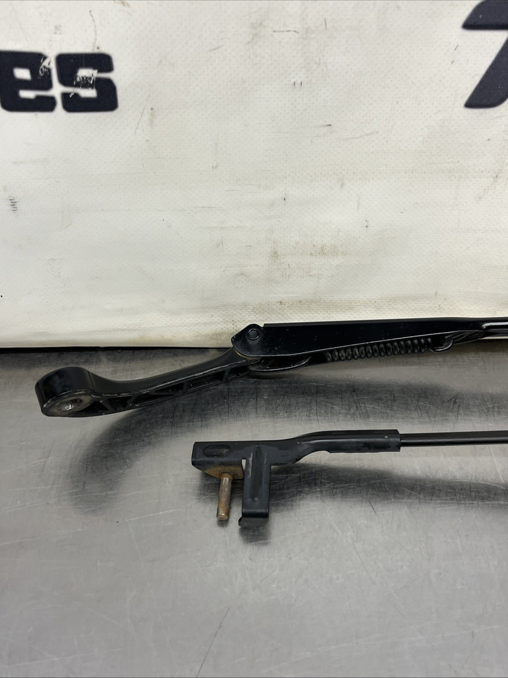 AUDI TT MK1 FRONT WIPER ARMS FACELIFT TYPE (8N QUATTRO 98-06) UPGRADE LATER TYPE