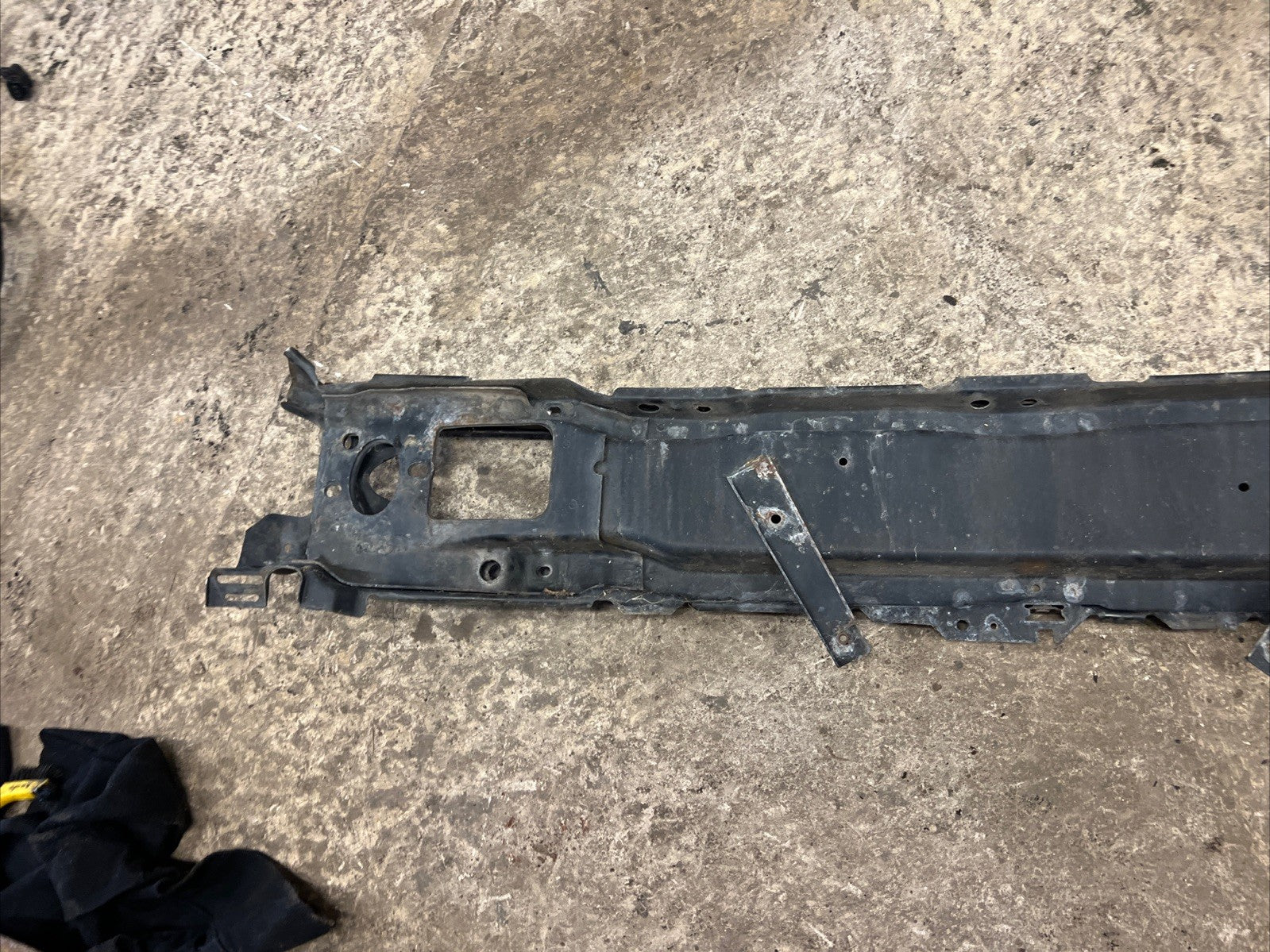 VW GOLF mk3  front crash bar  1H0805519