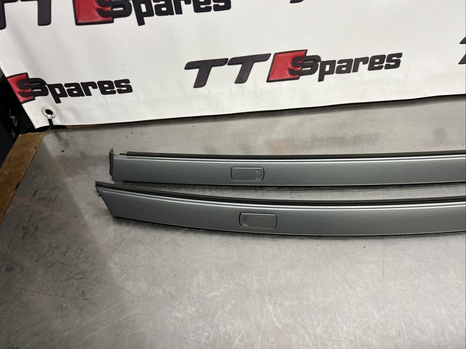AUDI TT MK1 8N 98-06 COUPE PAIR ROOF GUTTER TRIMS RAILS AVUS SILVER VGC