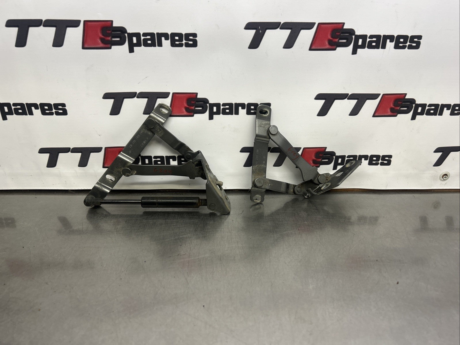 Porsche Boxster 987 Boot Lid Hinge Pair 98751215202 98751215102 Grey