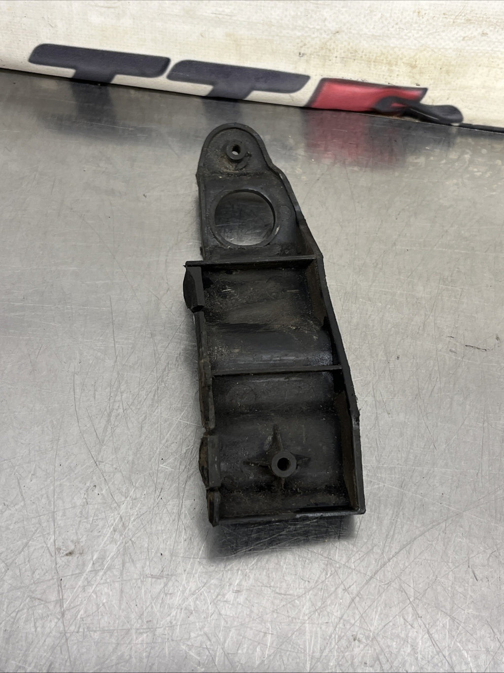 AUDI TT 8N 3.2 V6 FRONT BUMPER BRACKET + RHS FRONT 8N0807184