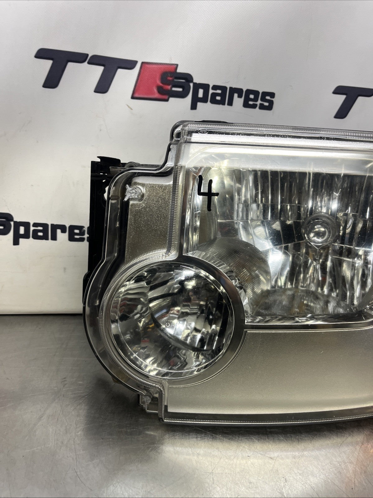 Land Rover Discovery 3 Nearside Passenger Side Halogen Headlight XBC500032