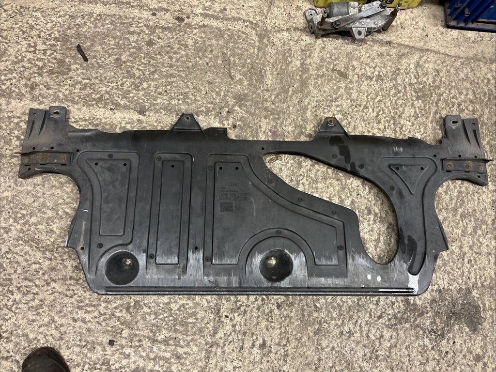 8n0825213e Mk1 TT Fwd Rear Undertray Good Condition