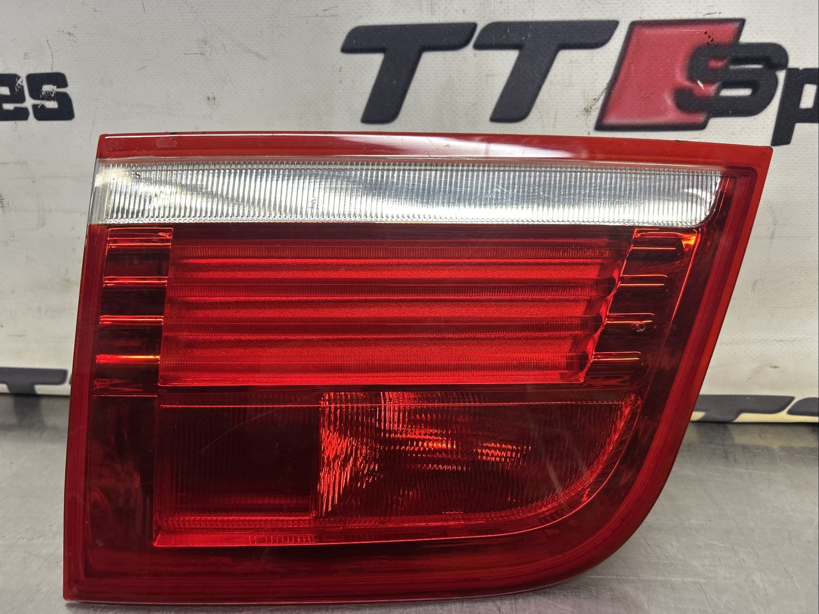 BMW X5 E70  PASSENGER LEFT REAR TAILGATE INNER TAIL LIGHT 7295339