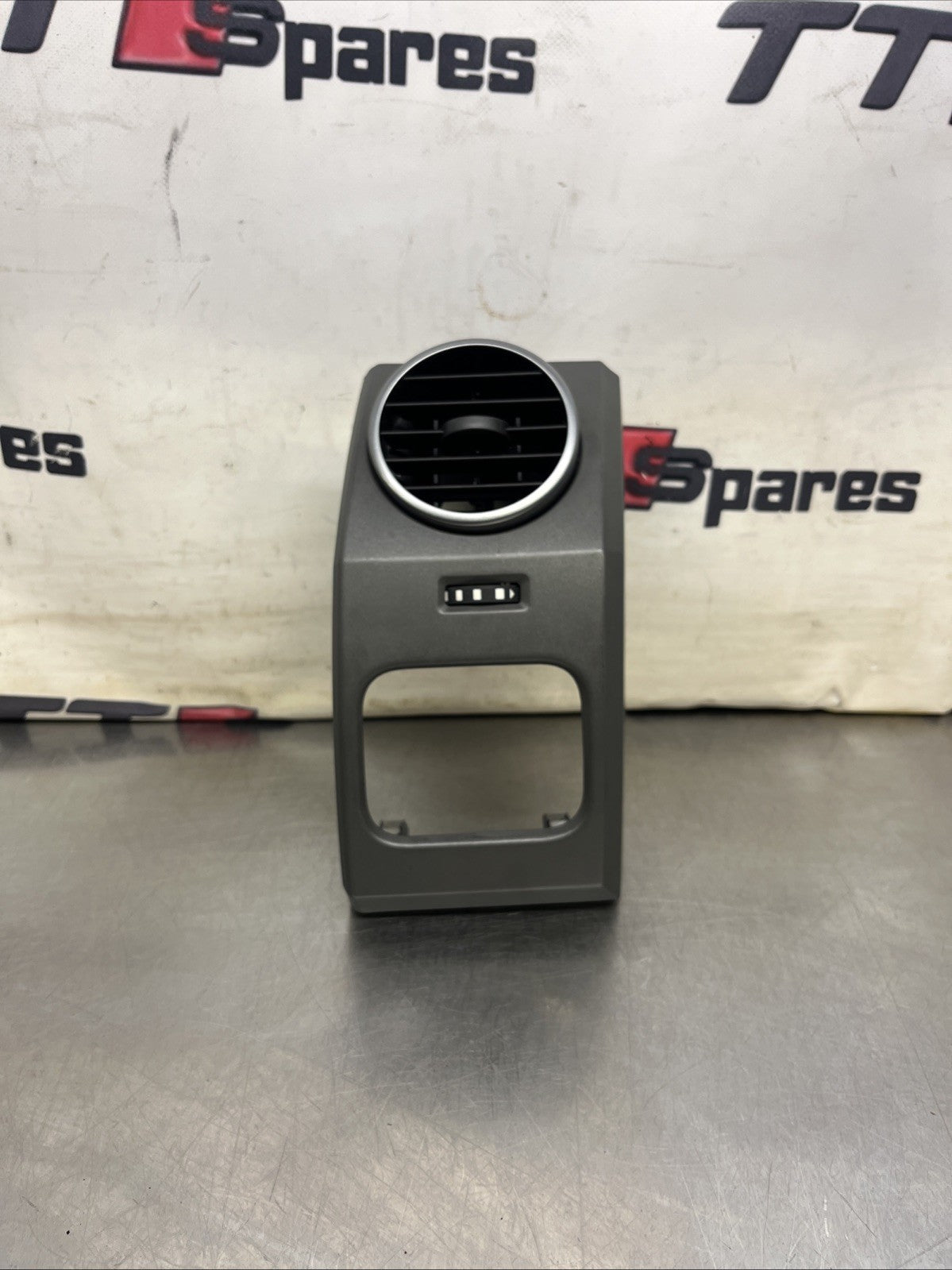 LAND ROVER DISCOVERY 3 L319 AIR VENT FRONT RIGHT DRIVER SIDE JBD500200XXX