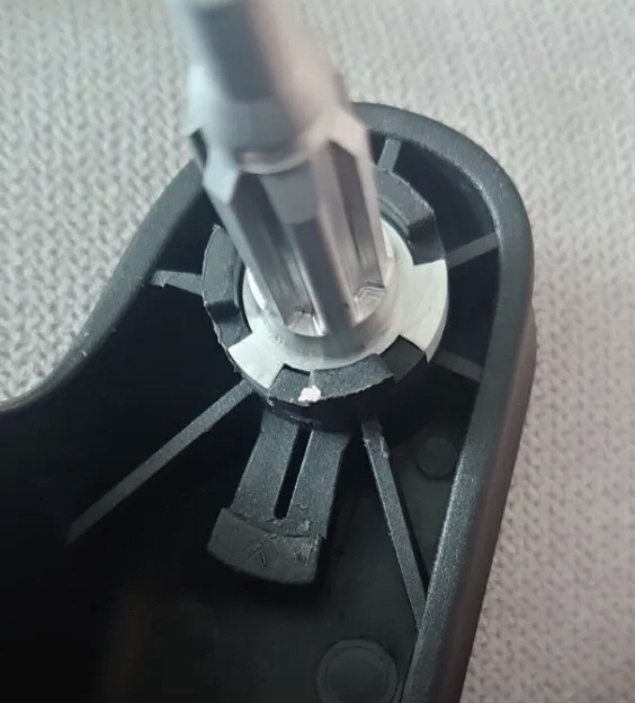 Audi TT UPGRADE Mk2 Metal Bonnet Latch Handle Release Pin RHD 07-14 8J2823533C