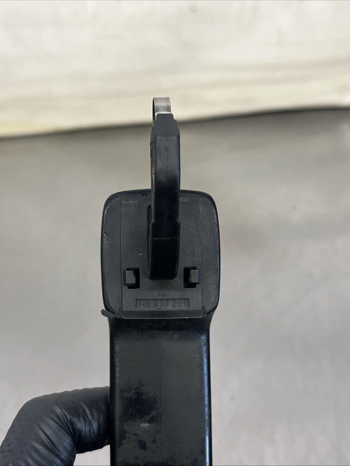 VW GOLF III (1H1) (08.91-07.98) DOOR HANDLE EXTERIOR FRONT LEFT 1H0837209