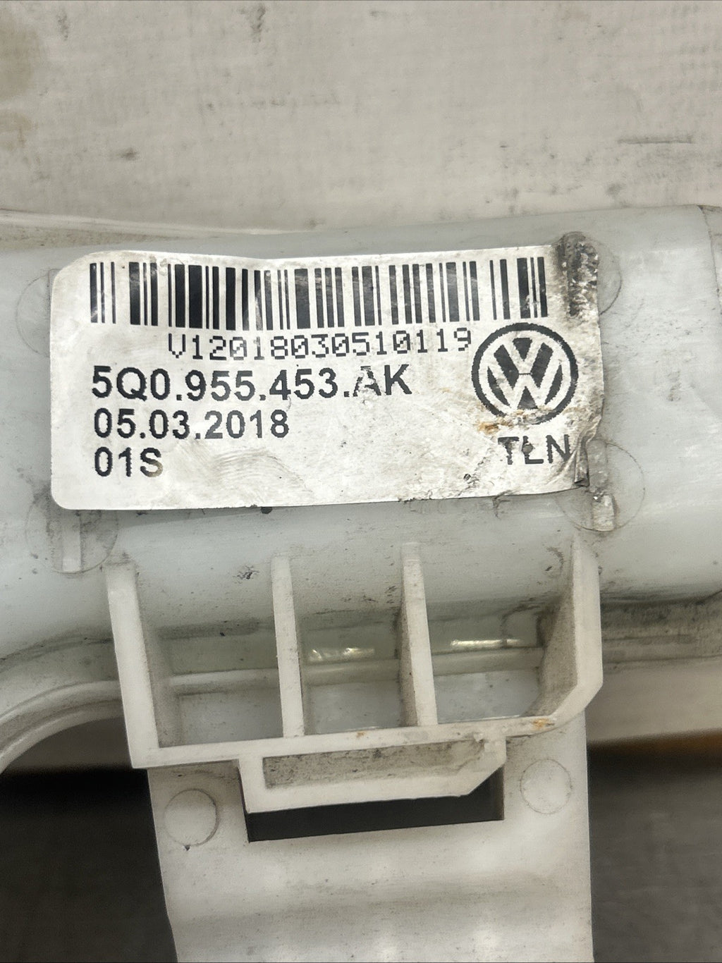 13-20 VOLKSWAGEN AUDI SEAT SKODA WINDSCREEN WASHER TANK RESERVOIR 5Q0955449AK