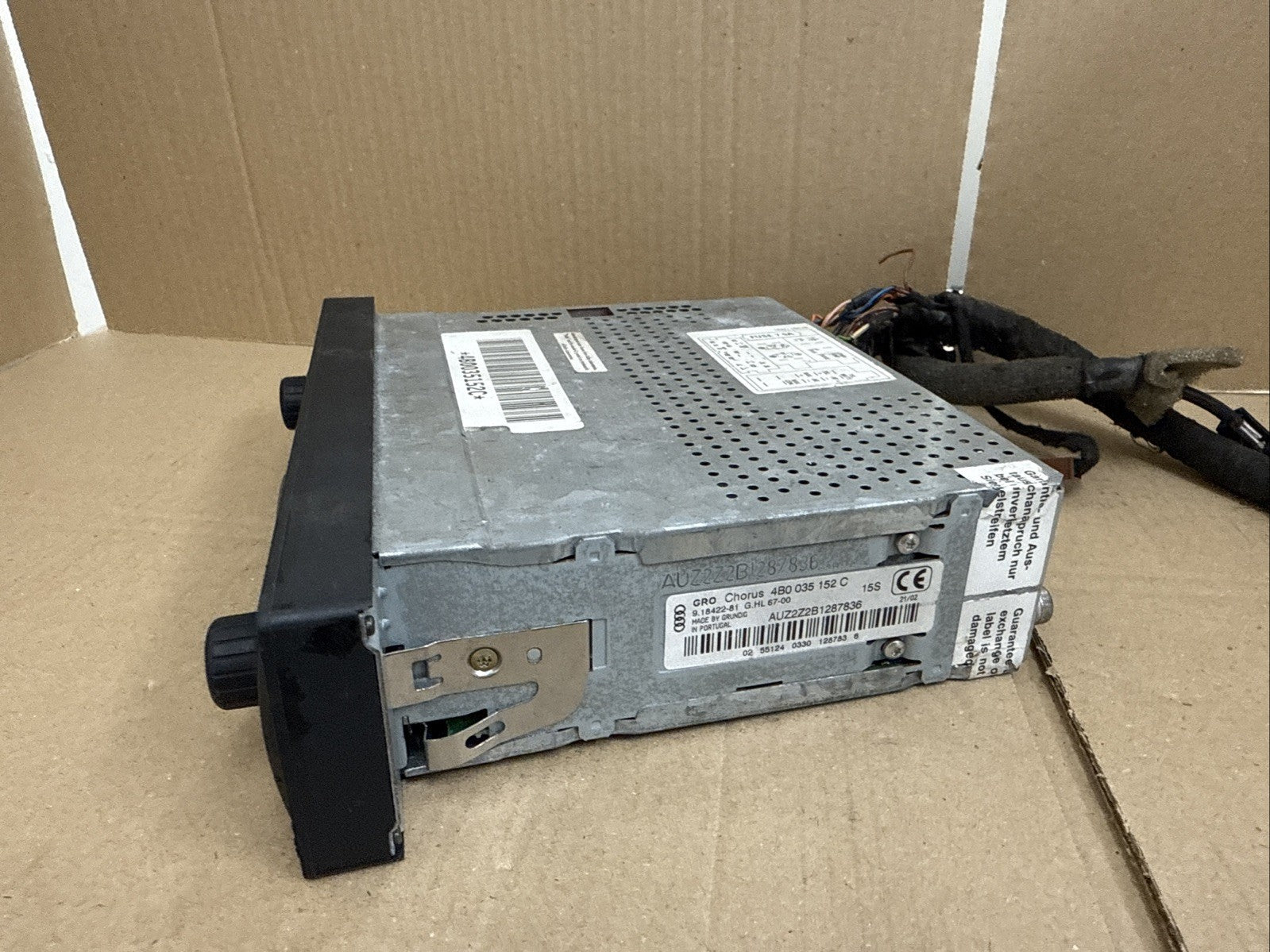 4B0035152C 2003 AUDI TT RADIO STEREO CASSETTE PLAYER HEAD UNIT With No Code