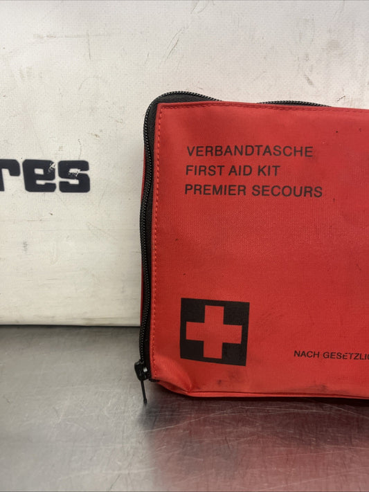 Audi Q7  First Aid Kit With Full Stuff Inside (8P0860282A)