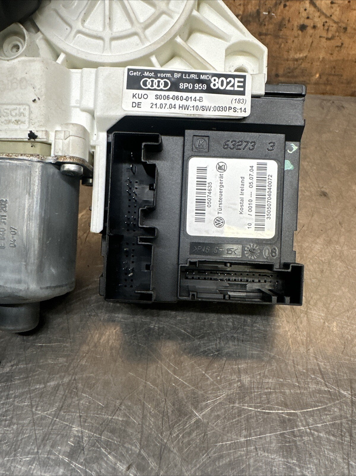 2006 AUDI A3 PASSENGER FRONT LEFT SIDE WINDOW MOTOR 8P0959802E