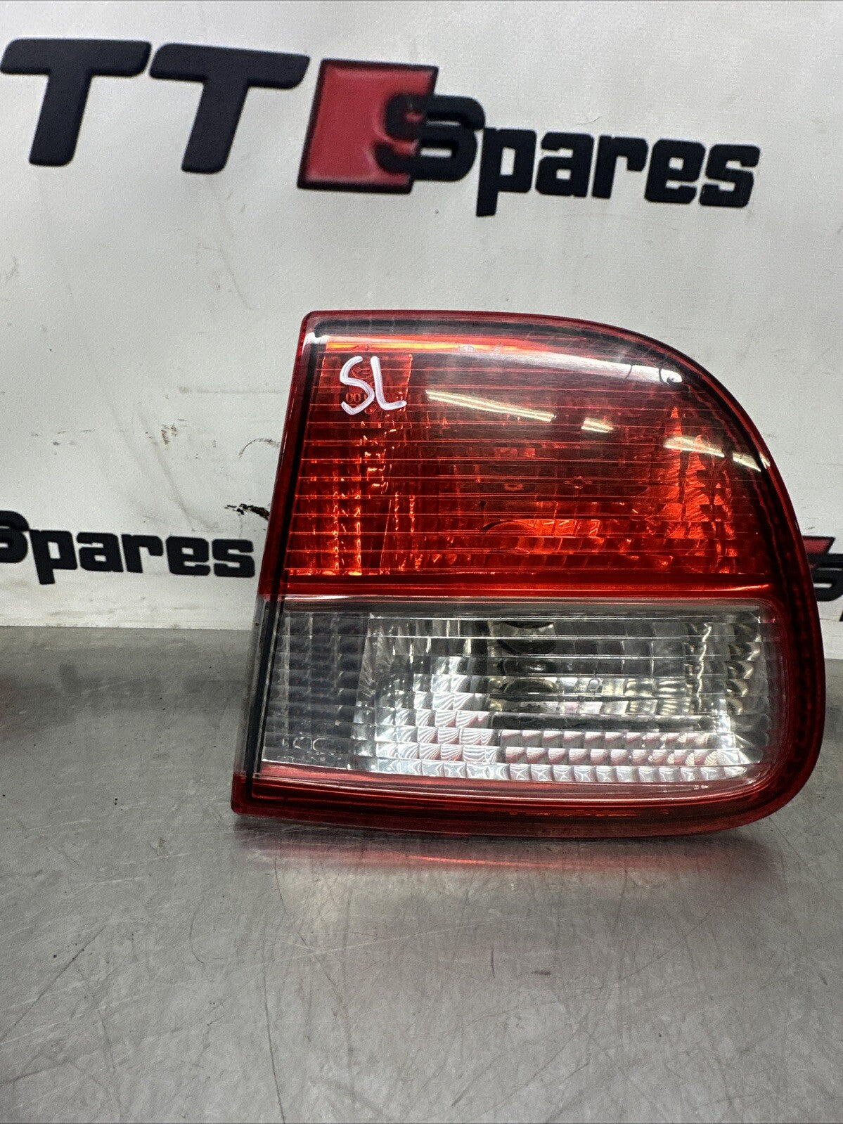 1M6945092B2002 SEAT LEON MK1 1M 1999-2005 OFFSIDE DRIVER RIGHT INNER TAIL LIGHT 