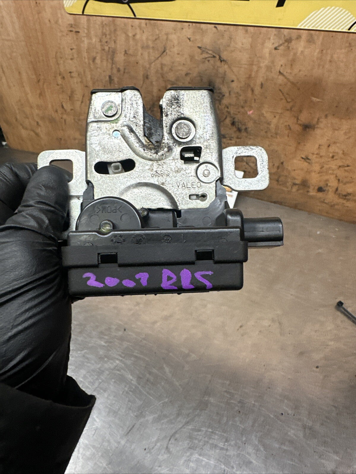 RANGE ROVER SPORT TAILGATE GLASS LOCK ACTUATOR UPPER FQR500140 L320 2005 - 2009