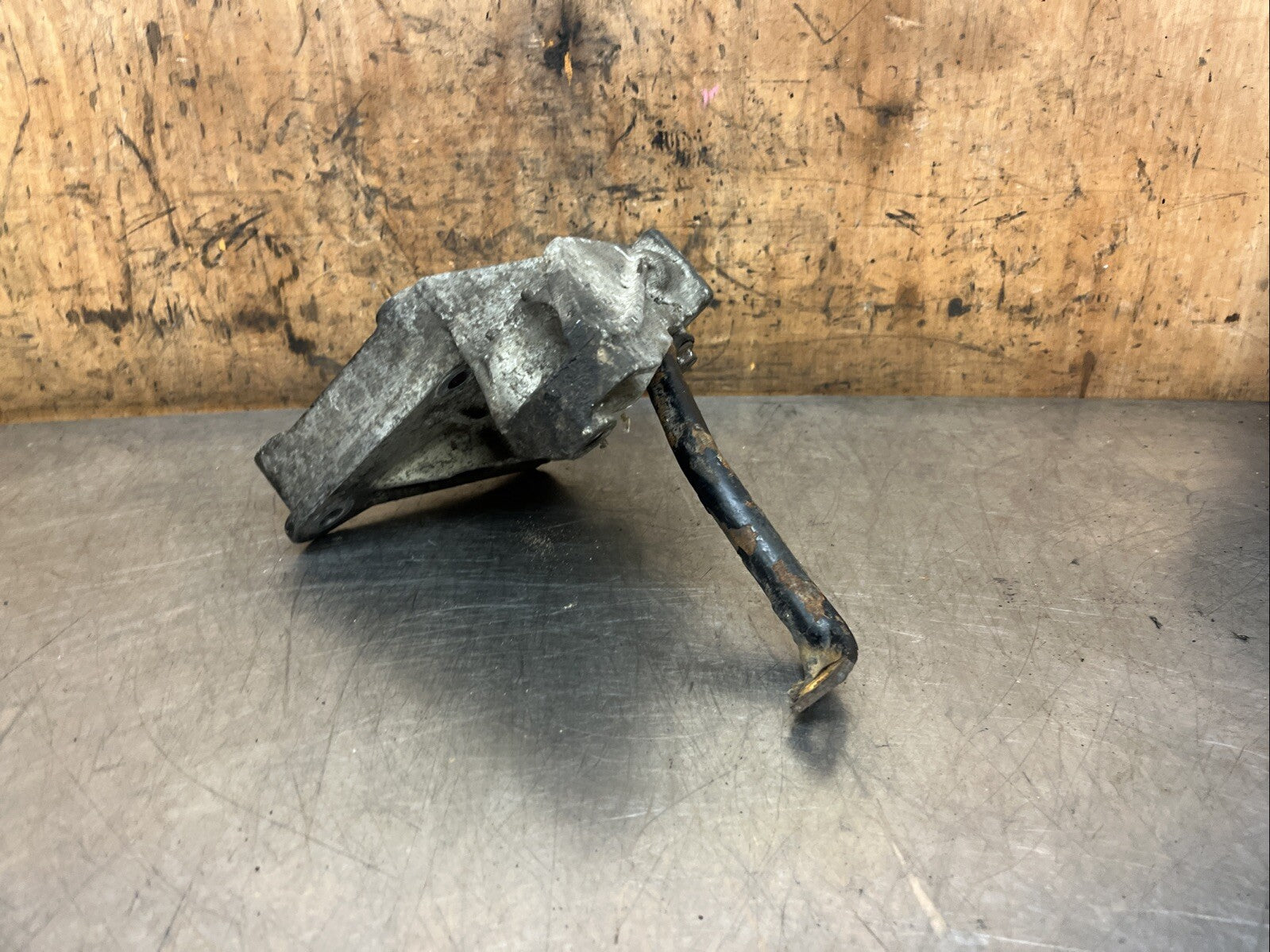 VW Golf MK4 Audi A3 8L Audi TT 8N 02J 5 Speed Engine Gearbox Mount 1J0199117P
