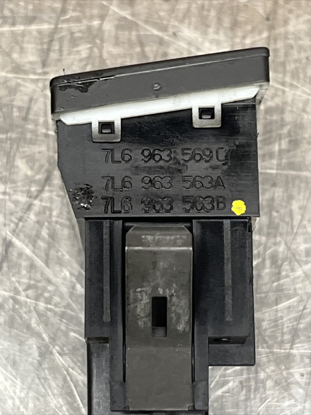 VOLKSWAGEN TOUAREG 7L LEFT SEAT HEATER SWITCH BUTTON 7L6963569C OEM