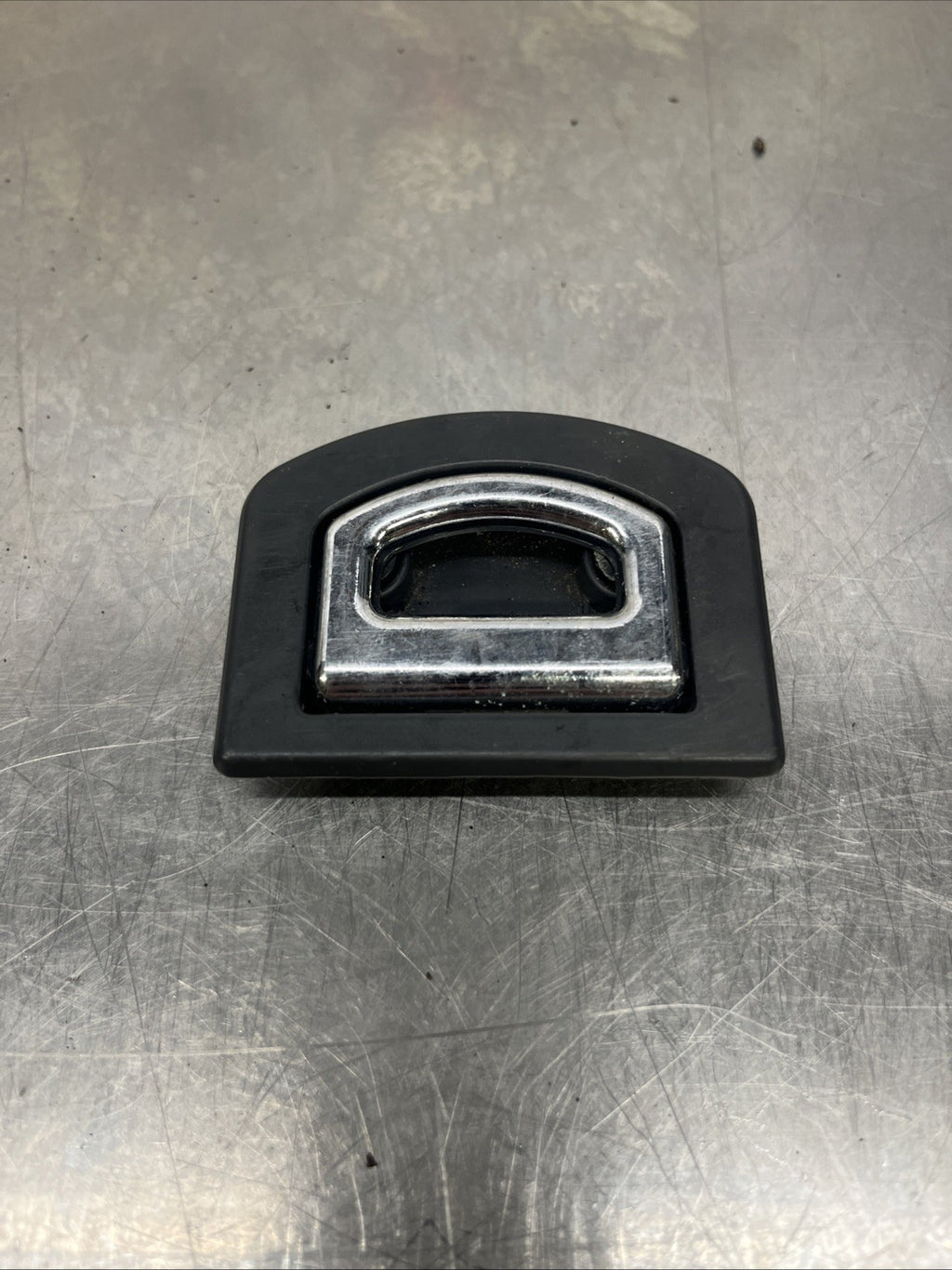 AUDI Q7 4L 3.0 LUGGAGE BOOT TIE DOWN HOOK 8E0864203 2006-2009