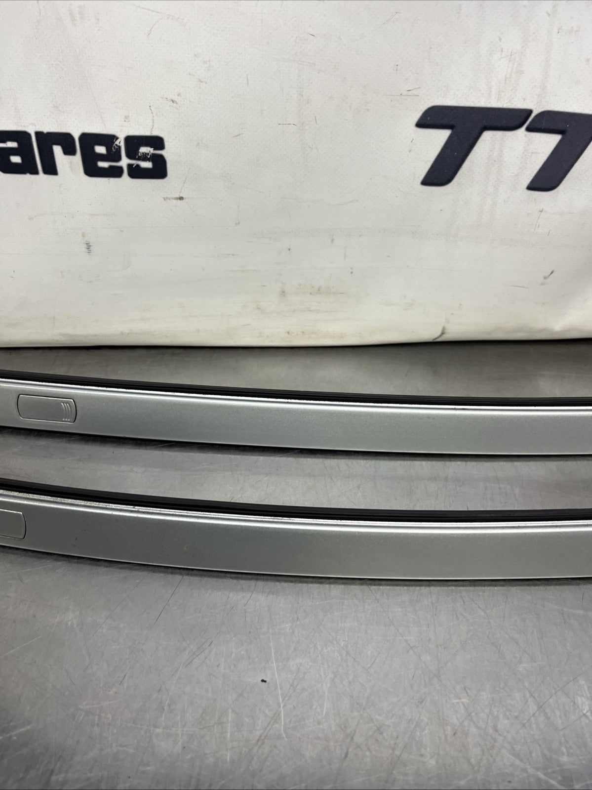 AUDI TT MK1 8N 98-06 COUPE PAIR ROOF GUTTER TRIMS RAILS SILVER