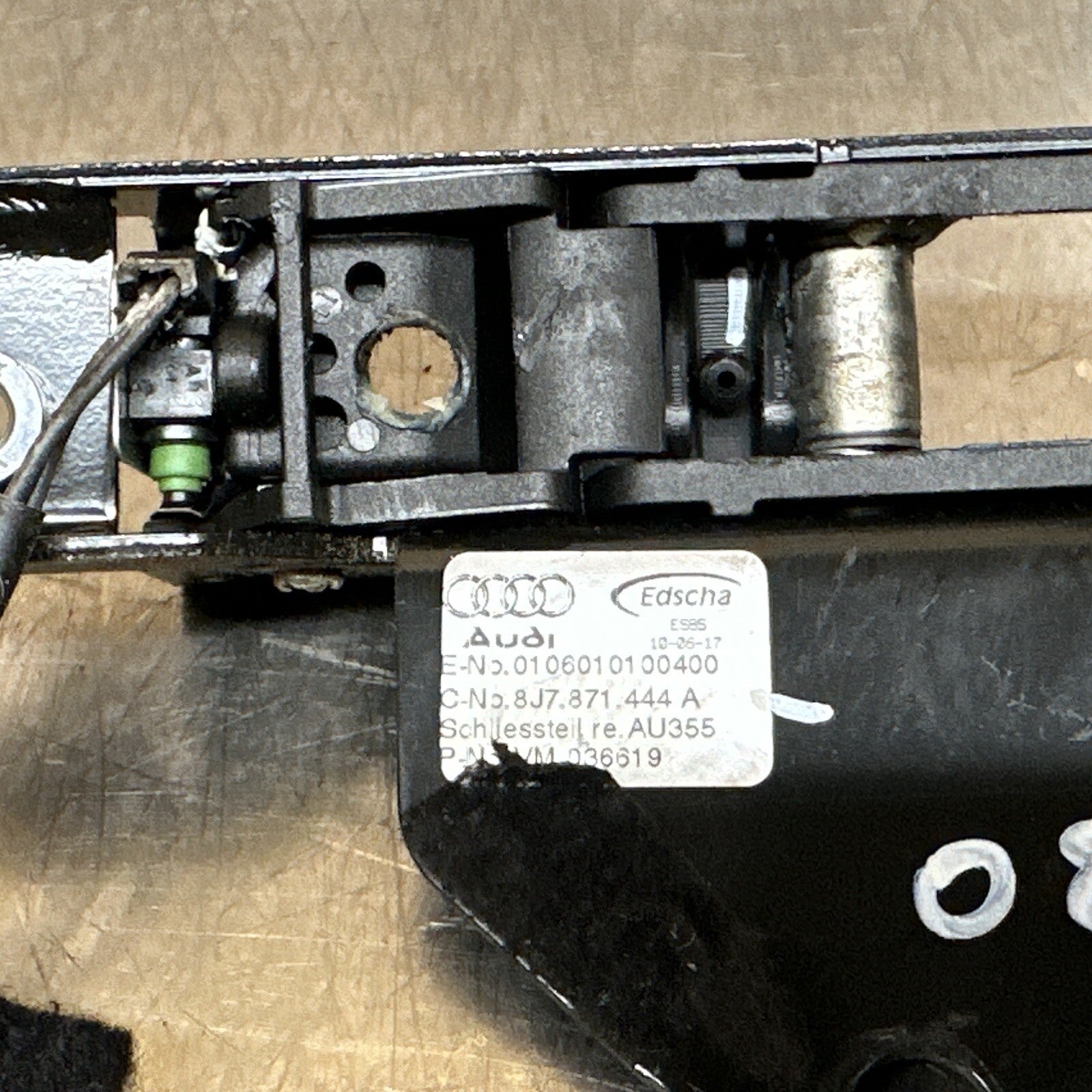 8J7871444A Audi TT 8J Mk2 Roadster OS Right Roof Closing Catch Latch 