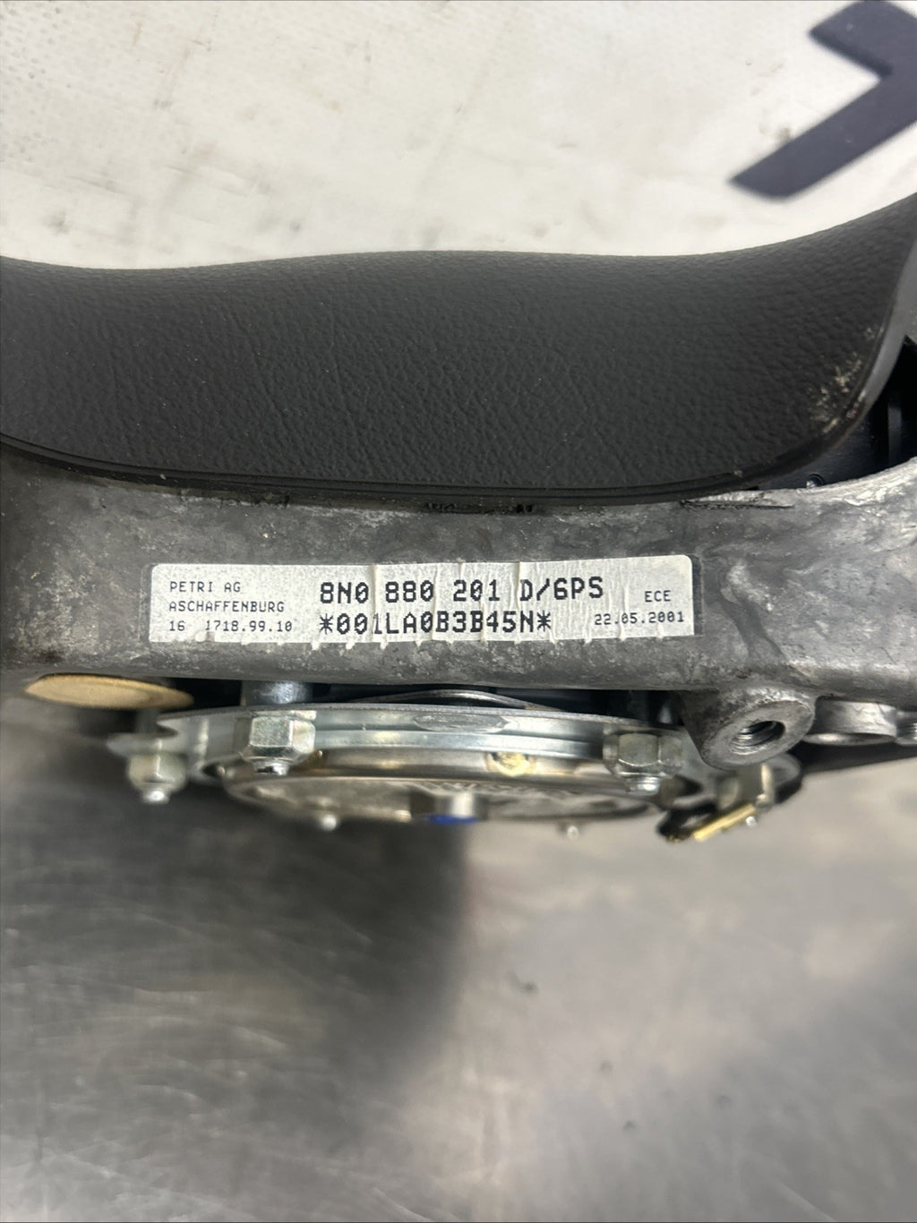 AUDI TT Mk1 (8N) 1999-2006 Steering Wheel airbag RHD 8N0880201